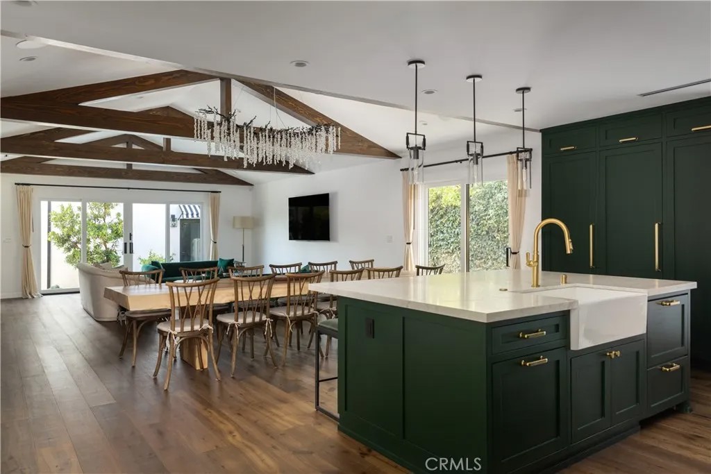 133 N La Jolla Avenue
