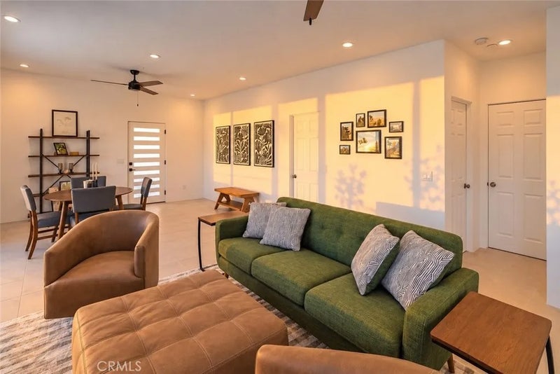 60194 La Mirada Trail