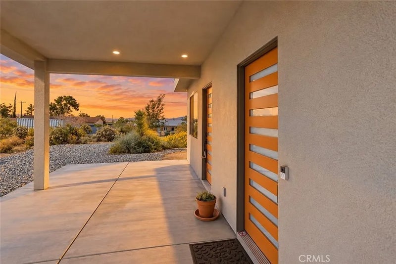 60194 La Mirada Trail