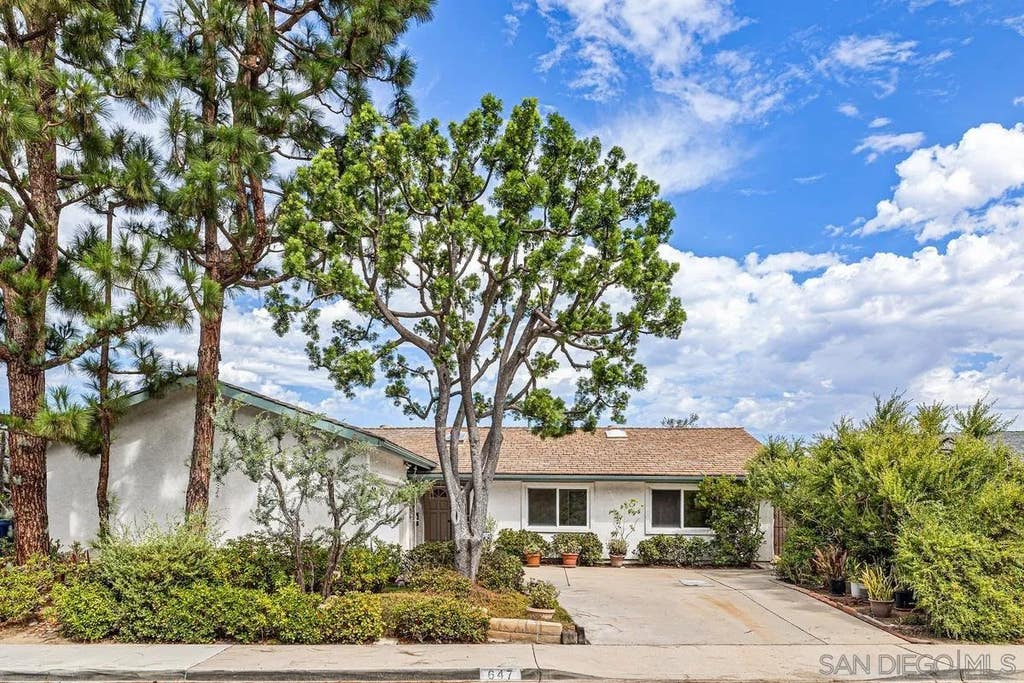 Photo of 647 Windsor Circle, Chula Vista, CA 91910 (MLS # 260021039)