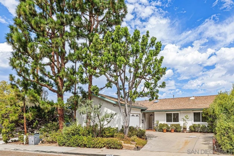 647 Windsor Circle