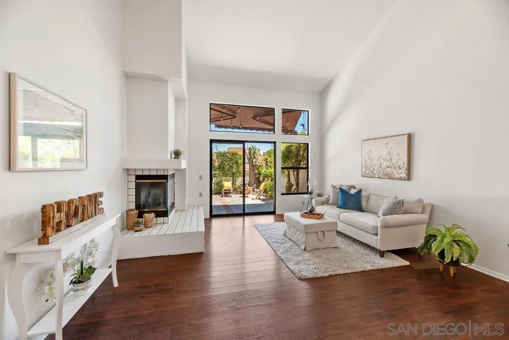 15646 Via Calanova