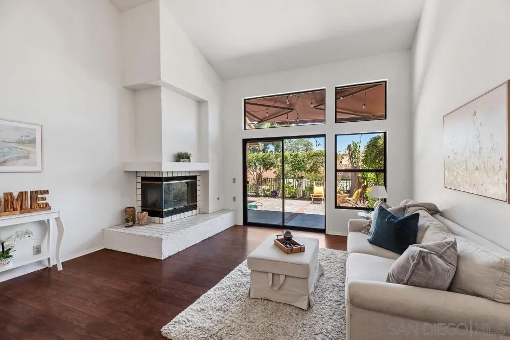 15646 Via Calanova