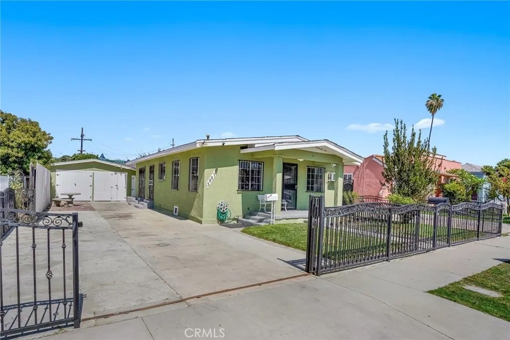 3607 Walnut