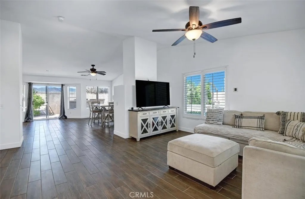 81258 Avenida Esmeralda