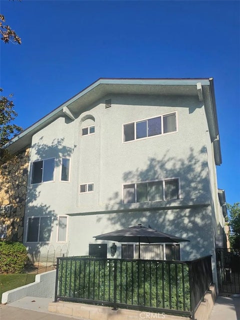 Photo of 430 E Valencia Avenue #D, Burbank, CA 91501 (MLS # GD26140641)