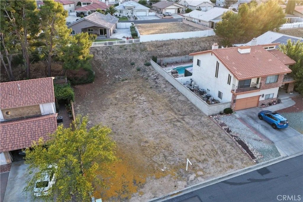 Photo of 13390 Chinquapin Dr, Victorville, CA 92395 (MLS # CV26113139)