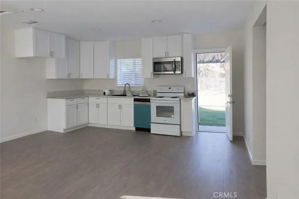 Photo of 1204 E Avenue Q4 #B, Palmdale, CA 93550 (MLS # BB25278061)