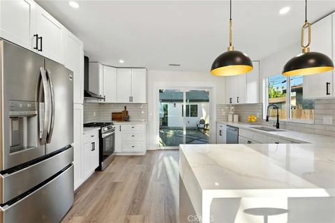 Tiny photo for 4340 2nd Avenue, Los Angeles, CA 90008 (MLS # DW25246763)