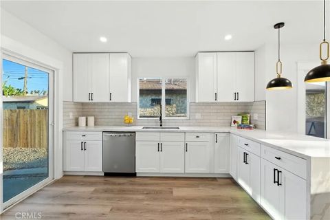 Tiny photo for 4340 2nd Avenue, Los Angeles, CA 90008 (MLS # DW25246763)