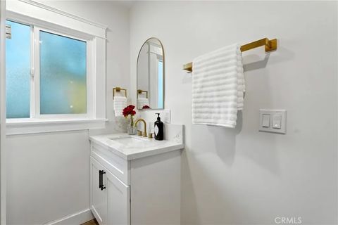 Tiny photo for 4340 2nd Avenue, Los Angeles, CA 90008 (MLS # DW25246763)