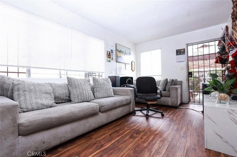 10323 Hickory