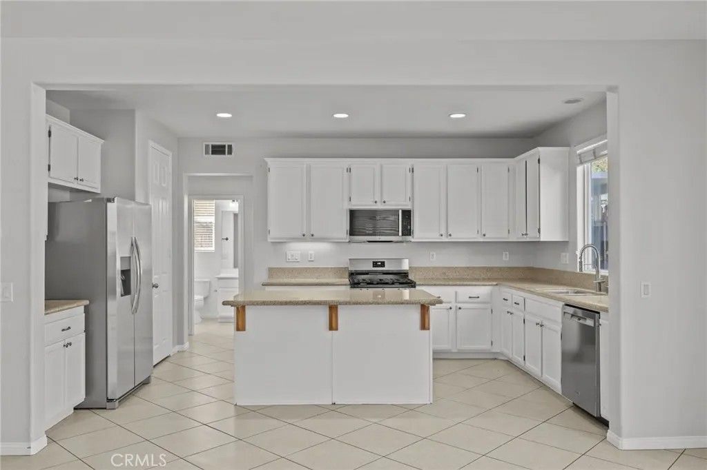 Photo of 3952 Obsidian Rd, San Bernardino, CA 92407 (MLS # CV26021563)