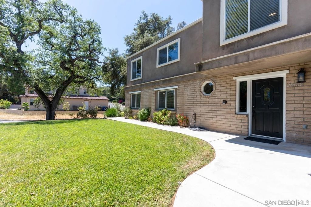 Photo of 28108 Mountain Meadow Road, Escondido, CA 92026 (MLS # 260008689)