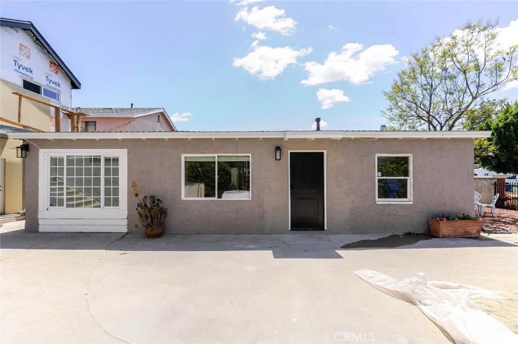 Photo of 5730 Willowcrest Avenue, North Hollywood, CA 91601 (MLS # SR26088041)
