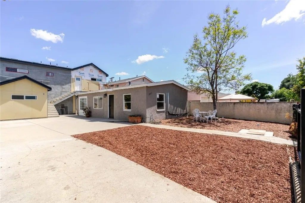 Photo of 5730 Willowcrest Avenue, North Hollywood, CA 91601 (MLS # SR26088041)