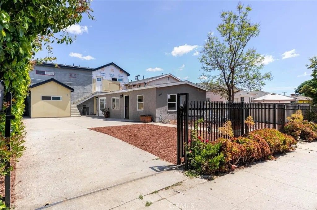 Photo of 5730 Willowcrest Avenue, North Hollywood, CA 91601 (MLS # SR26088041)