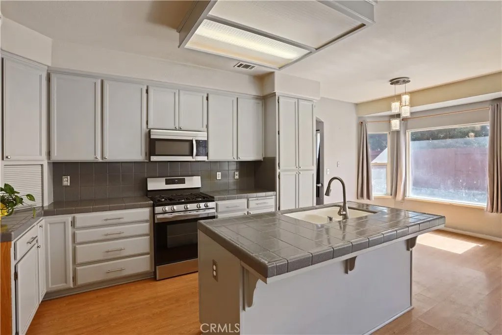 1726 Hastings