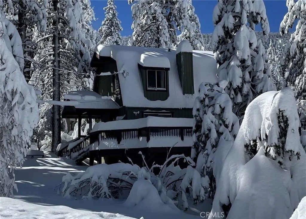 Photo of 1725 Matterhorn Dr, Pine Mountain Club, CA 93222 (MLS # SR26091157)
