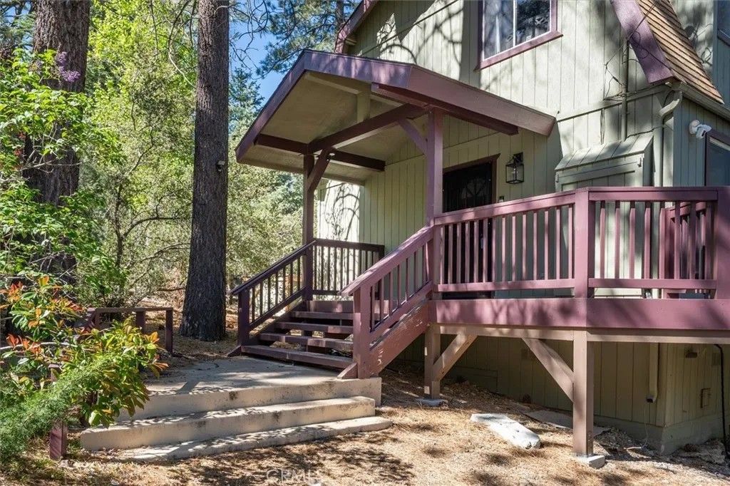 Photo of 1725 Matterhorn Dr, Pine Mountain Club, CA 93222 (MLS # SR26091157)