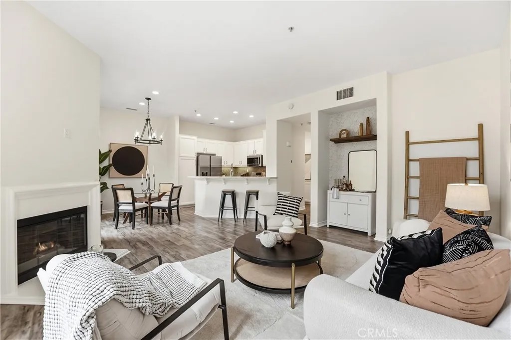 3407 S Main L