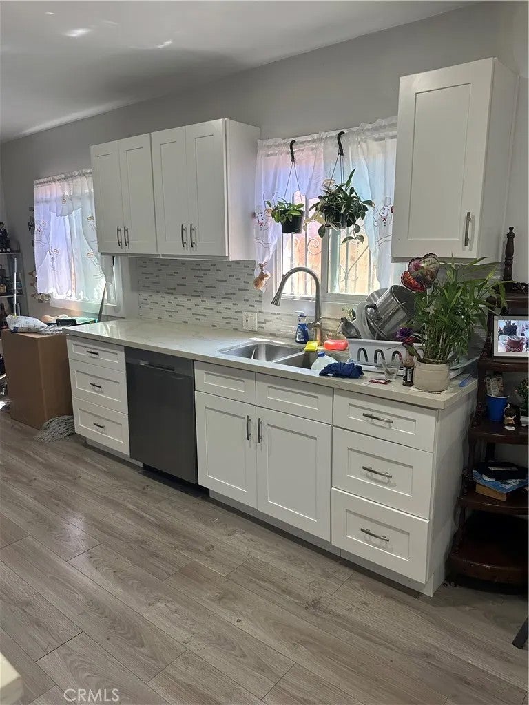 1537 W 60th