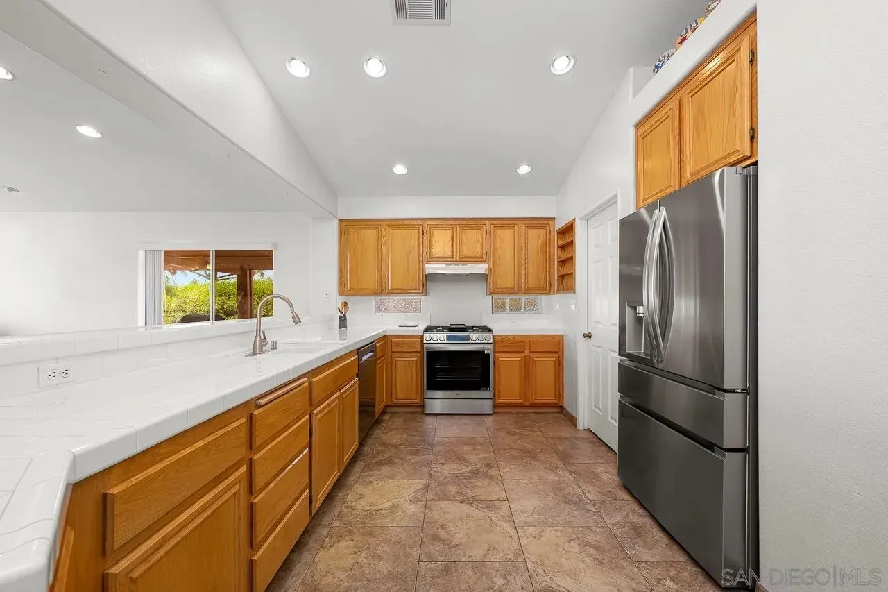 Alpine, California 91901, United States, 3 Bedrooms Bedrooms, ,2 BathroomsBathrooms,Residential,Active,190651