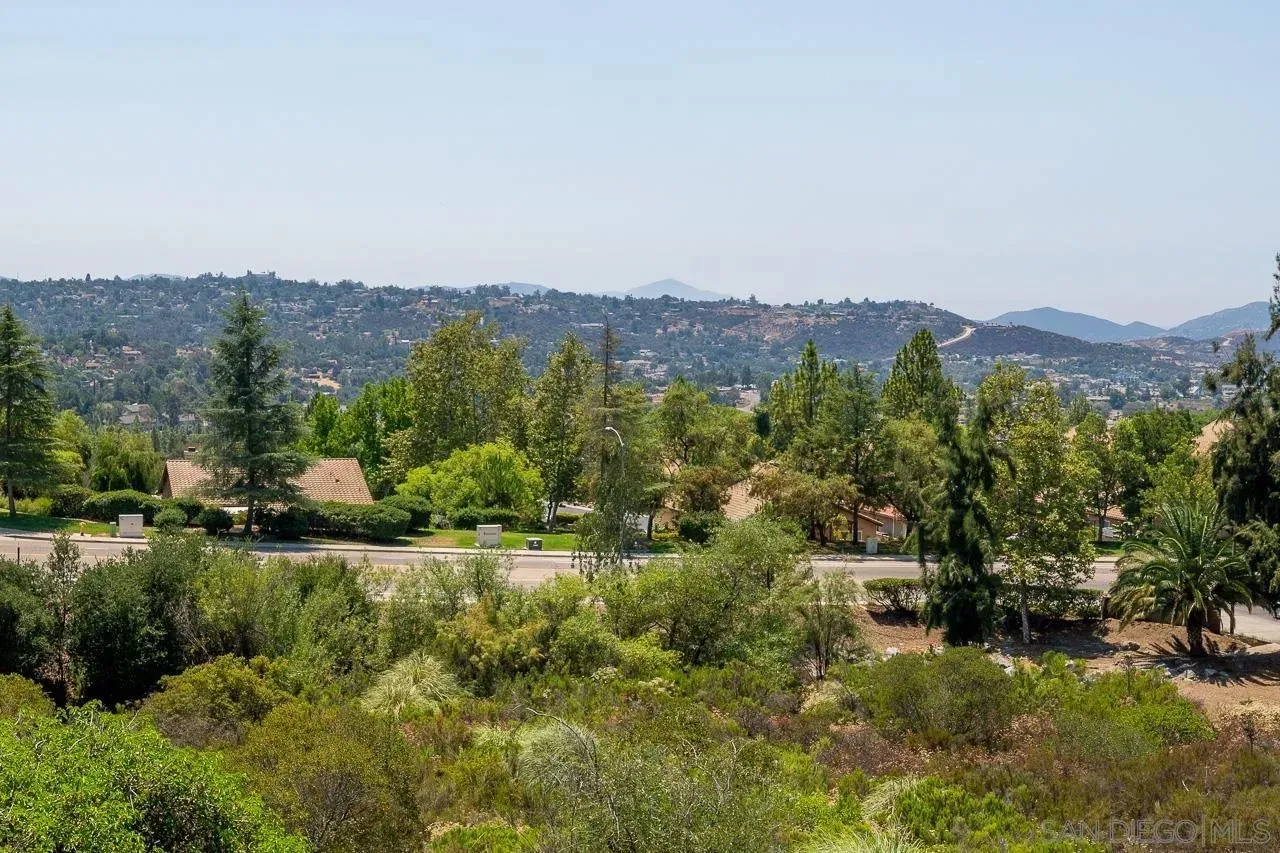 Alpine, California 91901, United States, 3 Bedrooms Bedrooms, ,2 BathroomsBathrooms,Residential,Active,190651