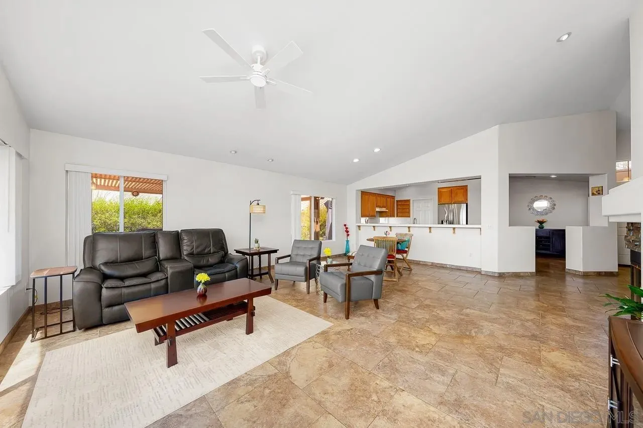 Alpine, California 91901, United States, 3 Bedrooms Bedrooms, ,2 BathroomsBathrooms,Residential,Active,190651