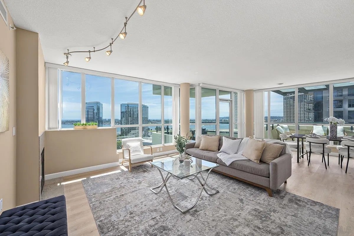 555 Front Street 1803