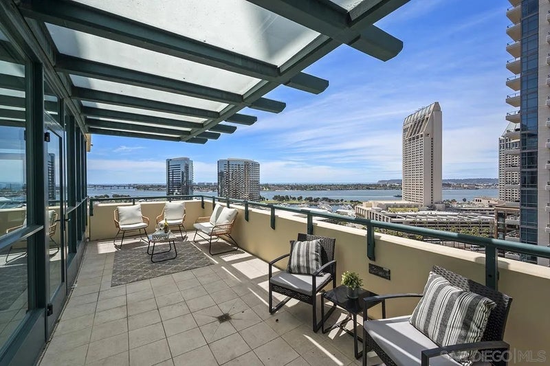 555 Front Street 1803