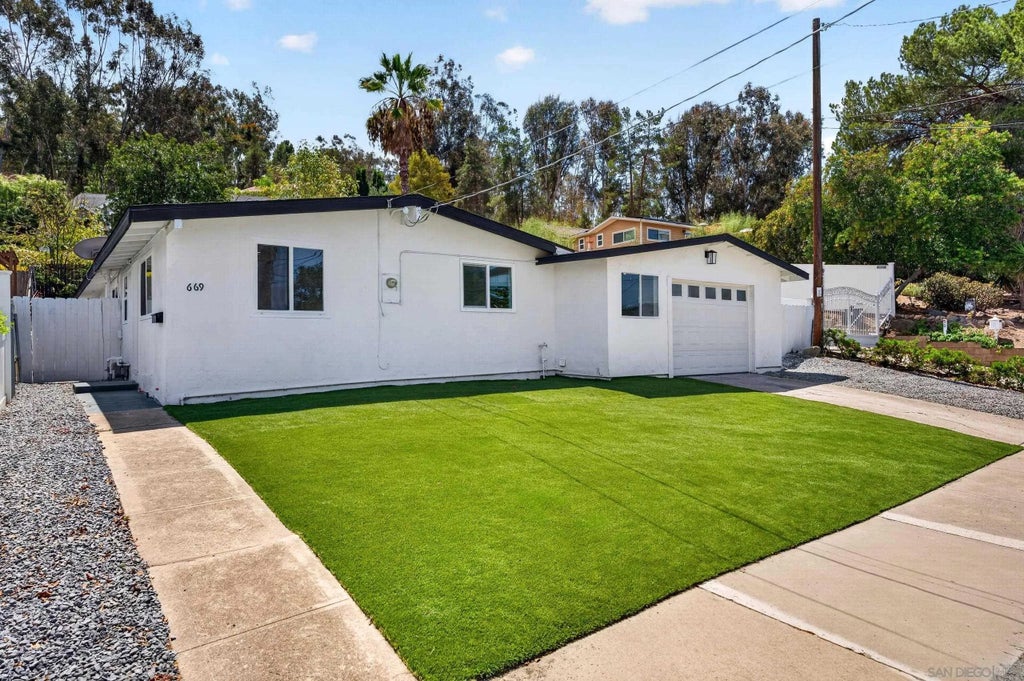 Photo of 669 Skyview St, El Cajon, CA 92020 (MLS # 260021361)