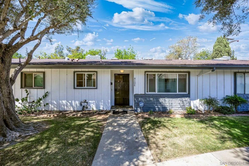 Photo of 810 E Washington Ave #Unit E, Escondido, CA 92025 (MLS # 260006005)