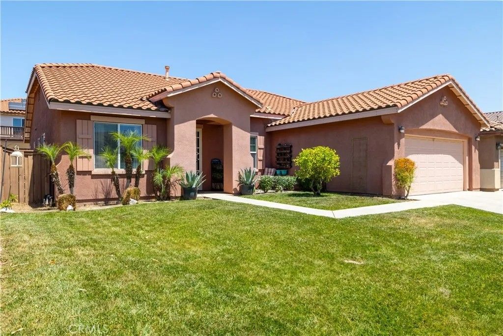 Photo of 217 La Amistad WAY, Hemet, CA 92545 (MLS # SW26121454)