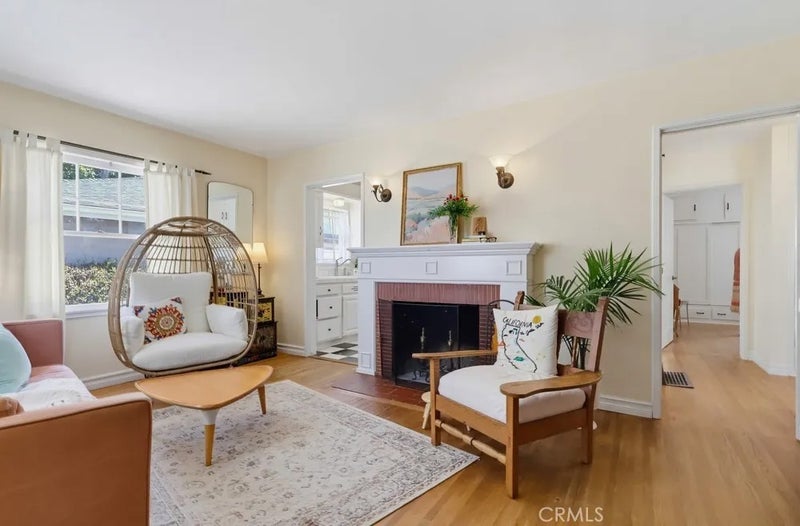 1366 Roycroft