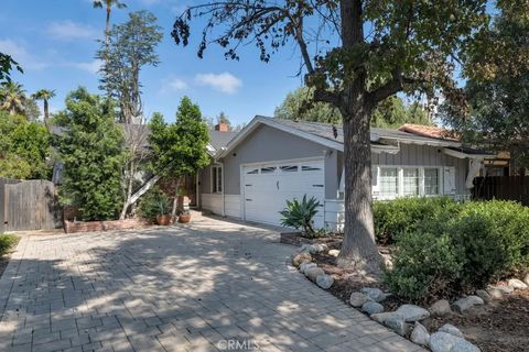 Photo of 22117 Ybarra Rd, Woodland Hills, CA 91364 (MLS # SR26053667)