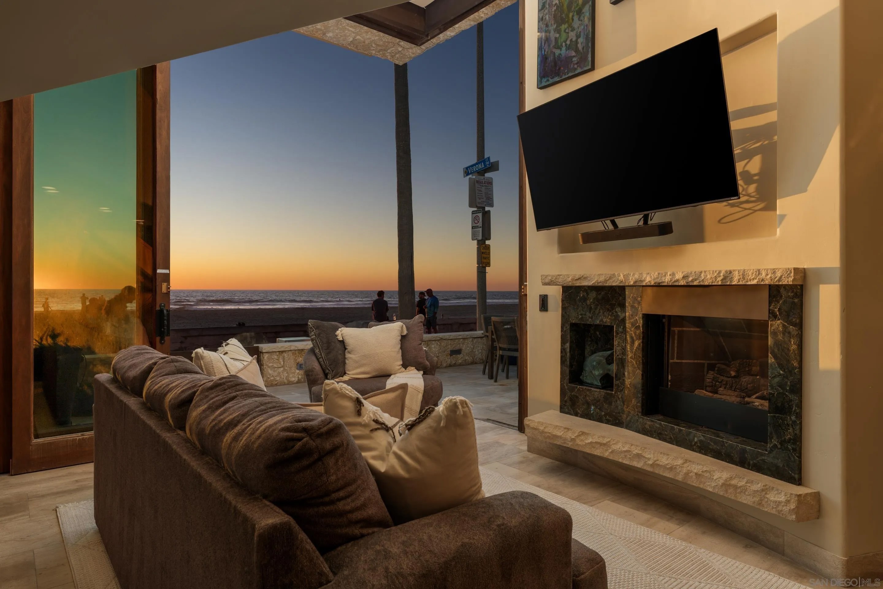 3921 Ocean Front Walk