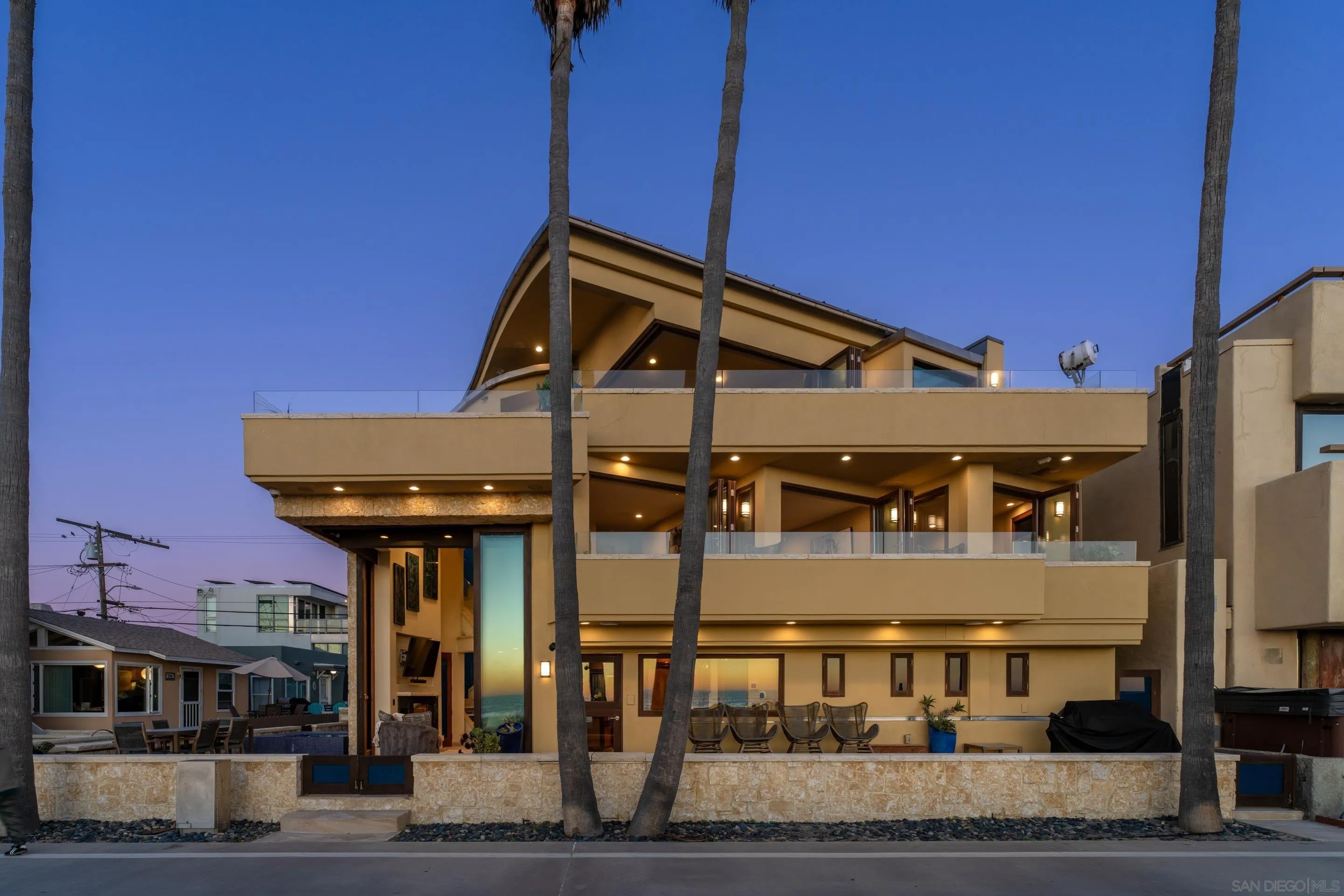 3921 Ocean Front Walk