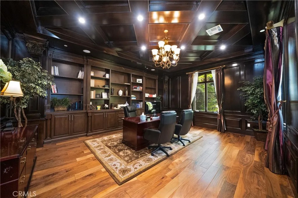 355 W Palm Dr