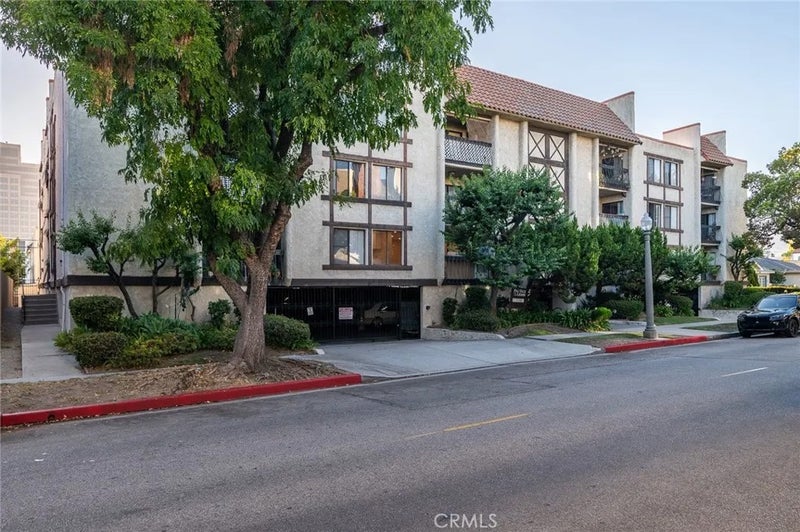 515 N Jackson Street 102