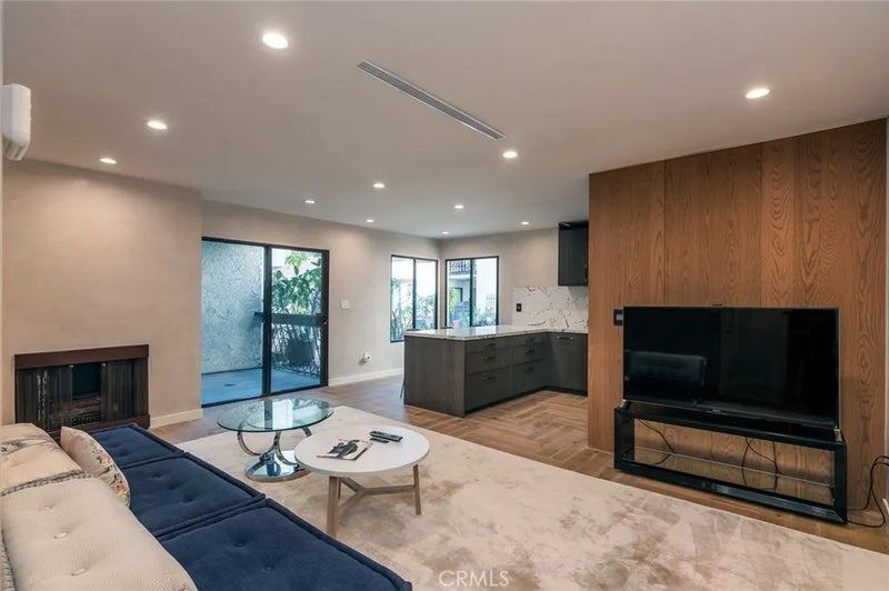 515 N Jackson Street 102