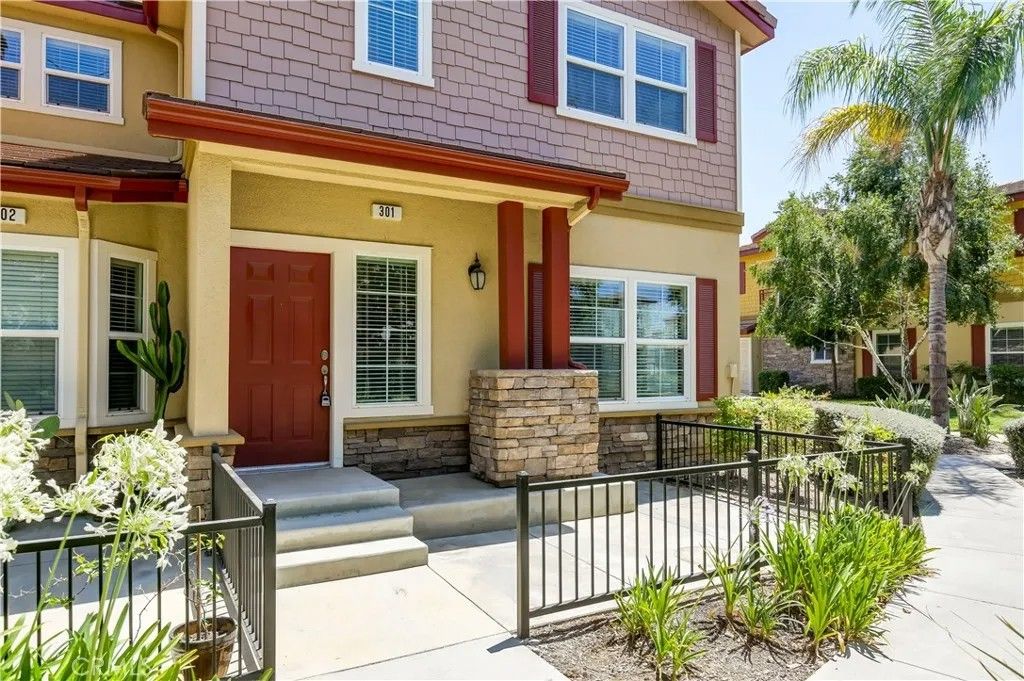 Photo of 1510 Orange Ave, Redlands, CA 92373 (MLS # IG26113291)