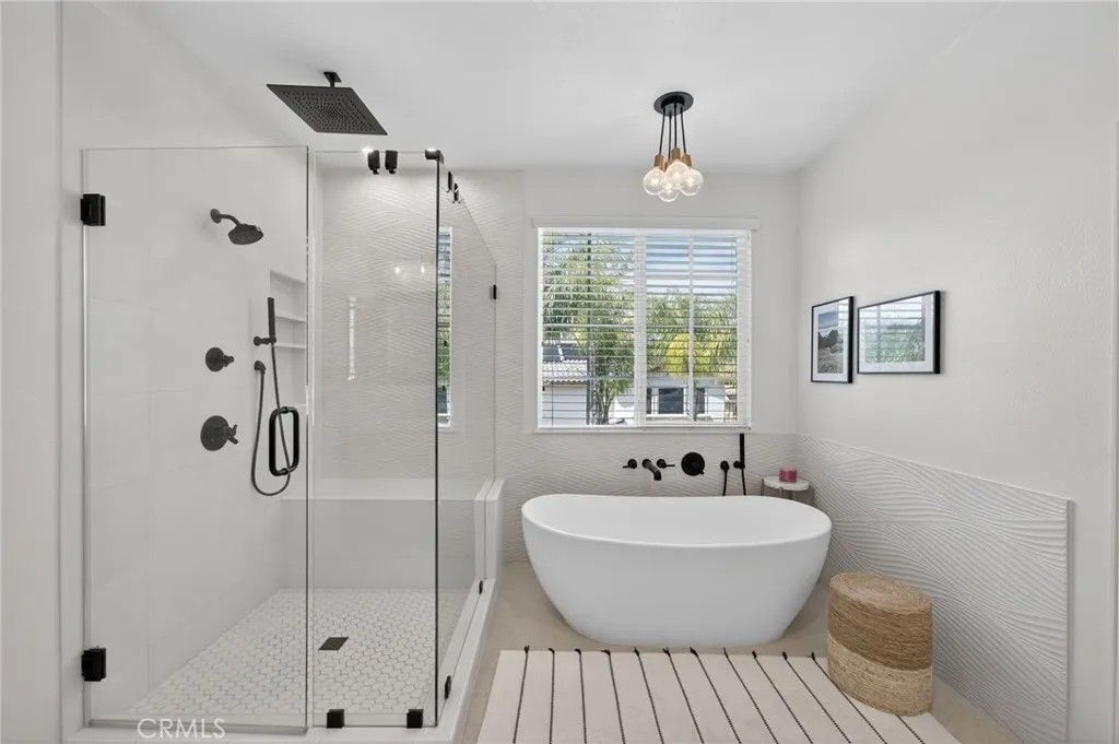 Photo of 46093 Hunter Trail, Temecula, CA 92592 (MLS # SW26071210)