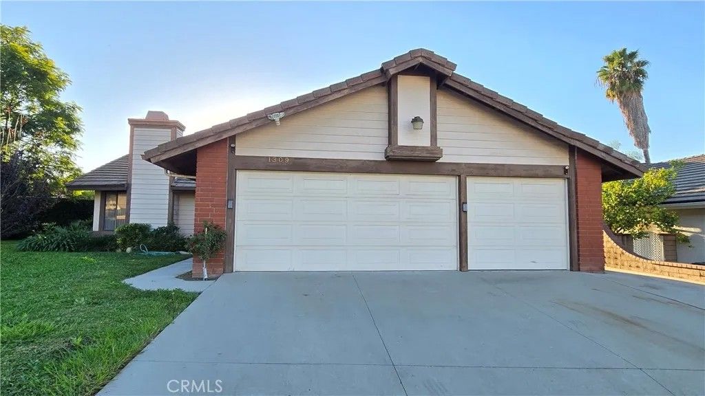 Photo of 1309 Cascade Avenue, Walnut, CA 91789 (MLS # CV26017710)