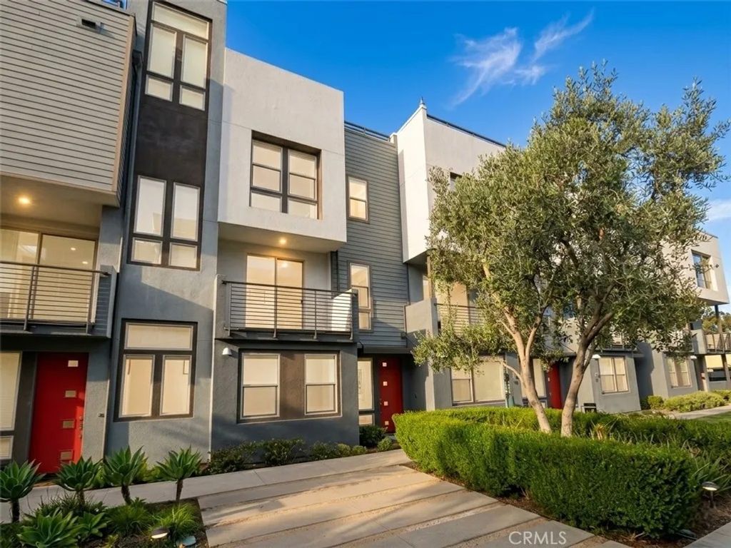 Photo of 164 Placemark, Irvine, CA 92614 (MLS # CV26081608)