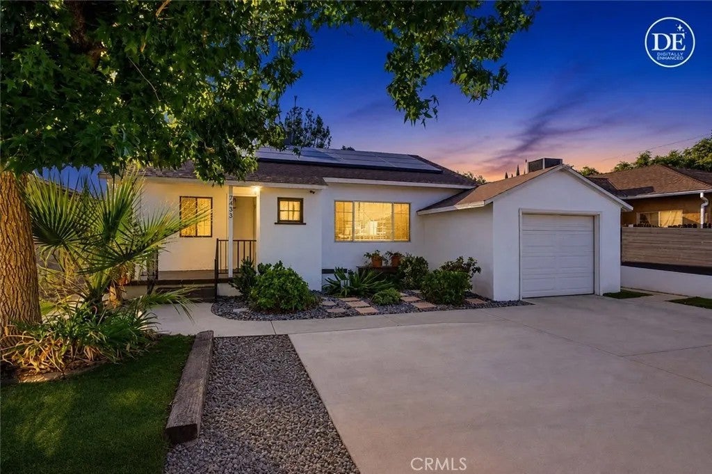 Photo of 7455 Blewett Avenue, Van Nuys, CA 91406 (MLS # SR26203901)