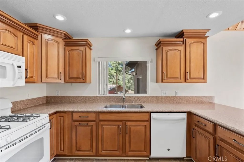 5438 Desert View