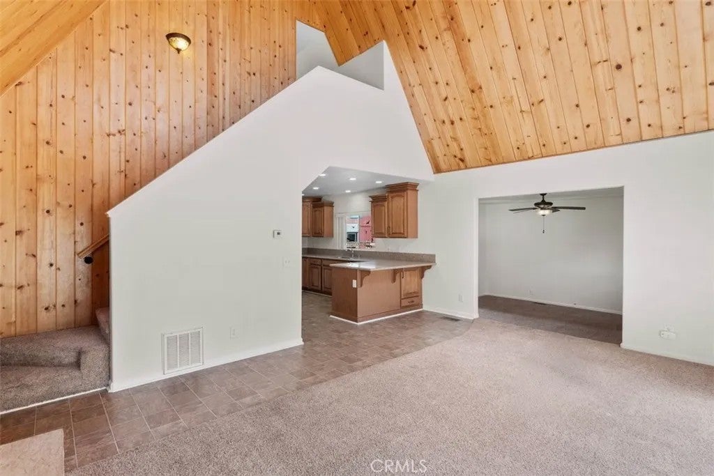 5438 Desert View