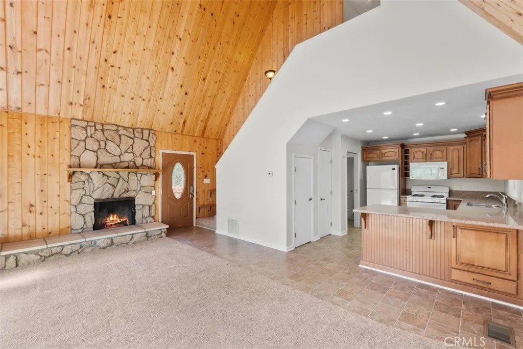 5438 Desert View