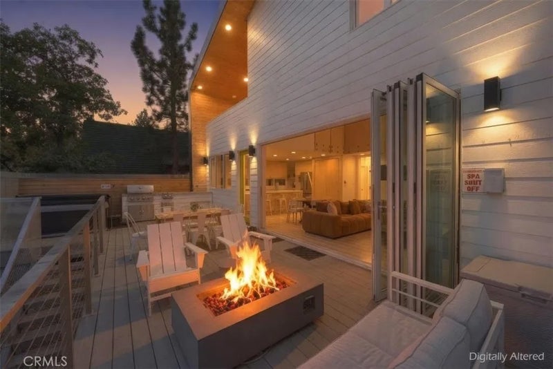 693 Villa Grove